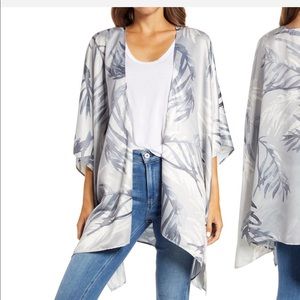 NWT Nordstrom Grey Silver Print Wrap Shawl Kaftan Kimono One Size